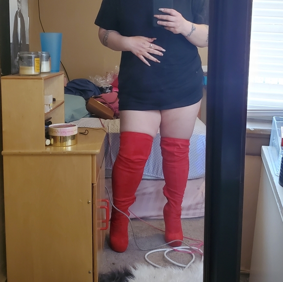 Red thigh high boots - Picture 2 of 2